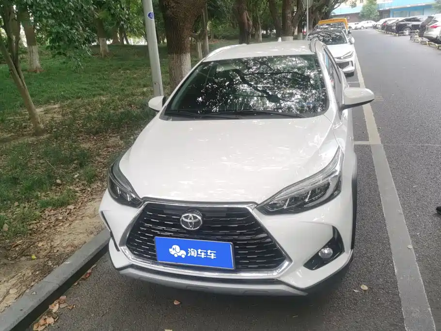 Toyota Yaris L — фото 2