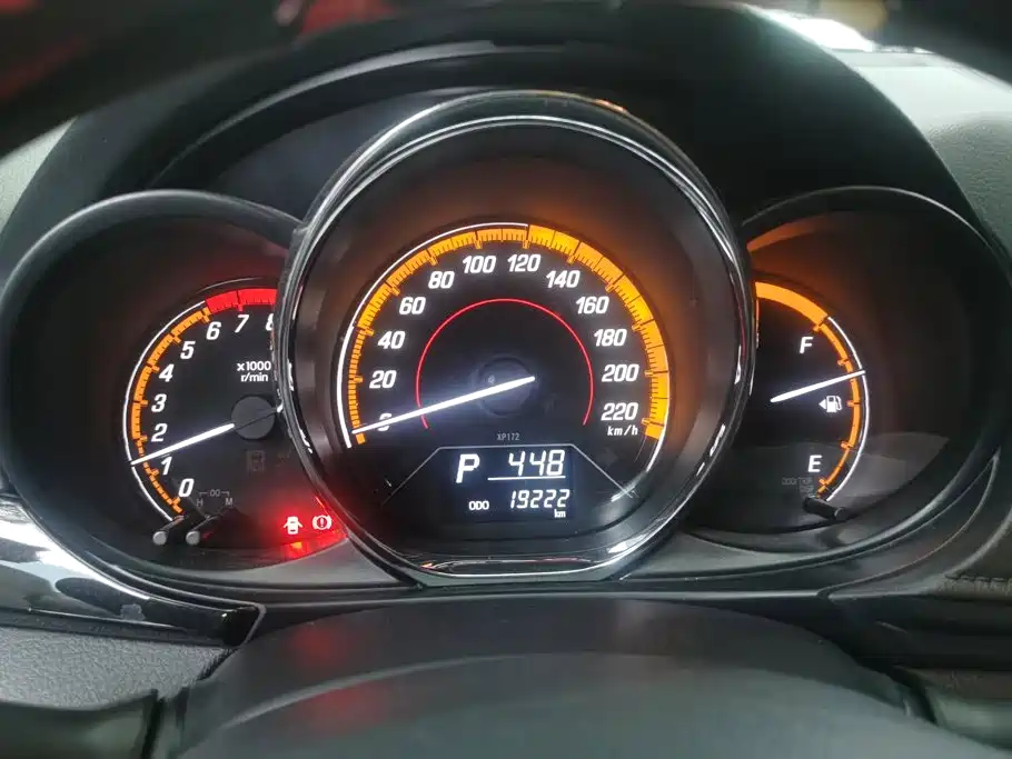 Toyota Yaris L — фото 14