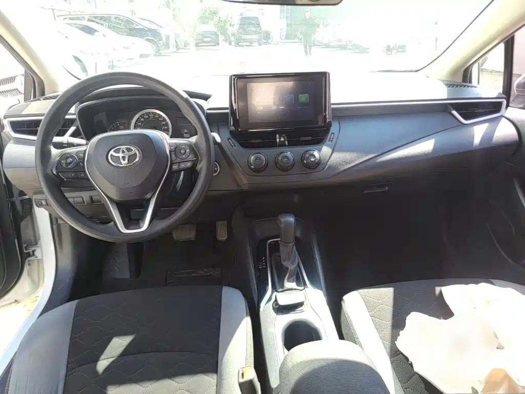 Toyota Corolla — фото 10