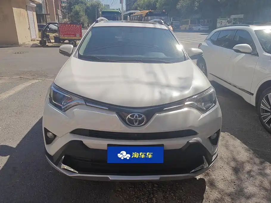 Toyota RAV4 — фото 2