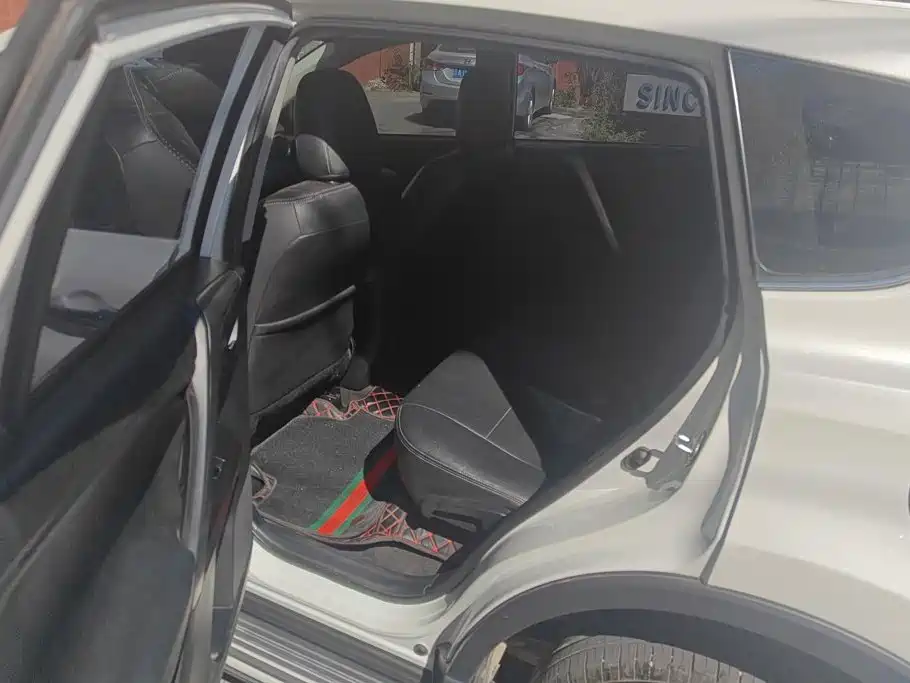Toyota RAV4 — фото 11
