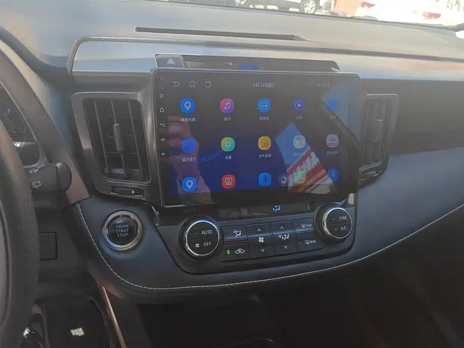 Toyota RAV4 — фото 13