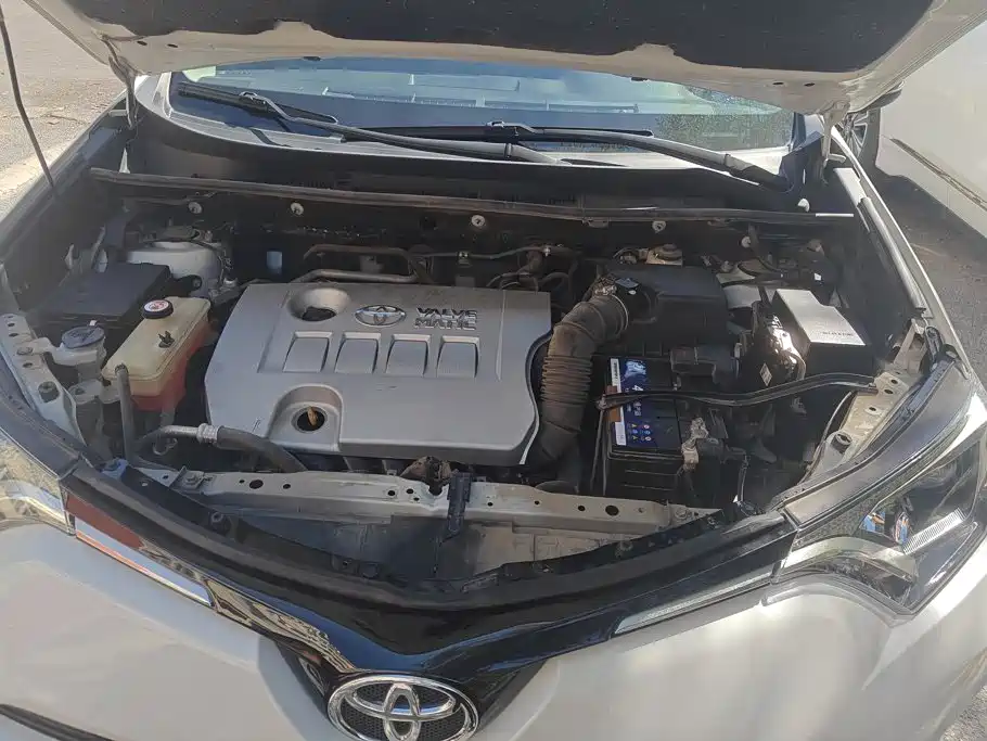 Toyota RAV4 — фото 10