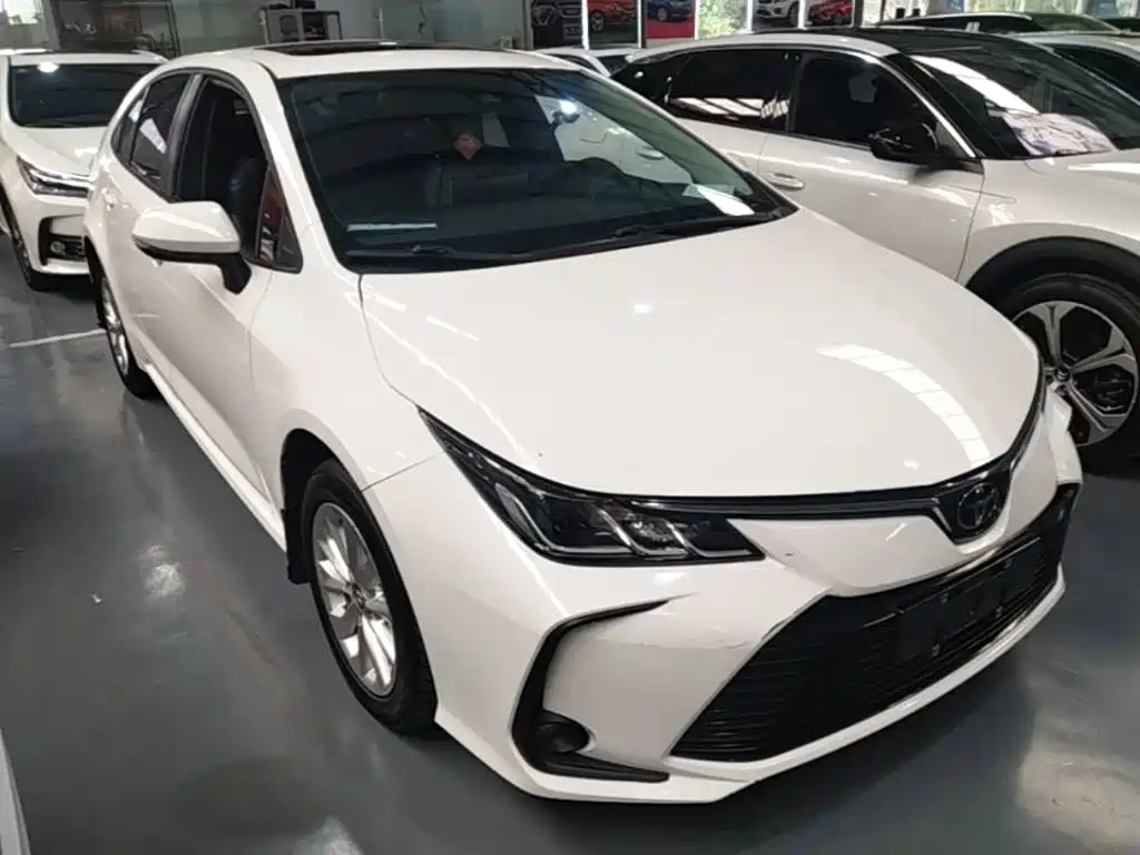 Toyota Corolla — фото 4