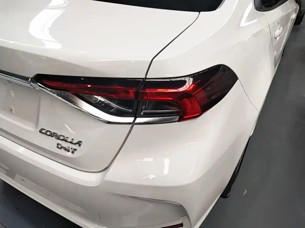 Toyota Corolla — фото 8