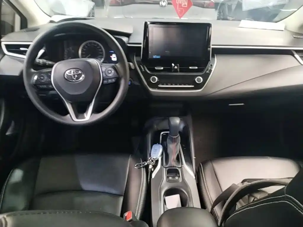 Toyota Corolla — фото 10