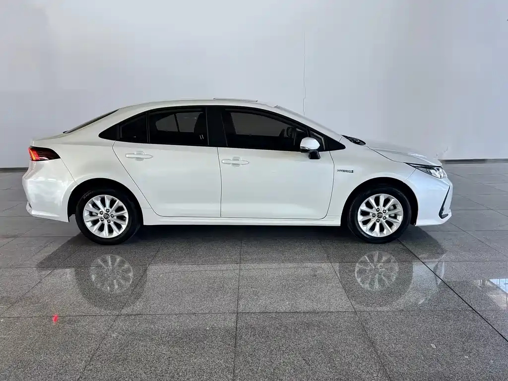 Toyota Corolla — фото 3