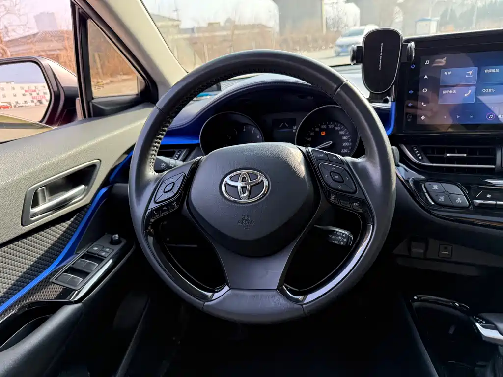 Toyota C-HR — фото 9