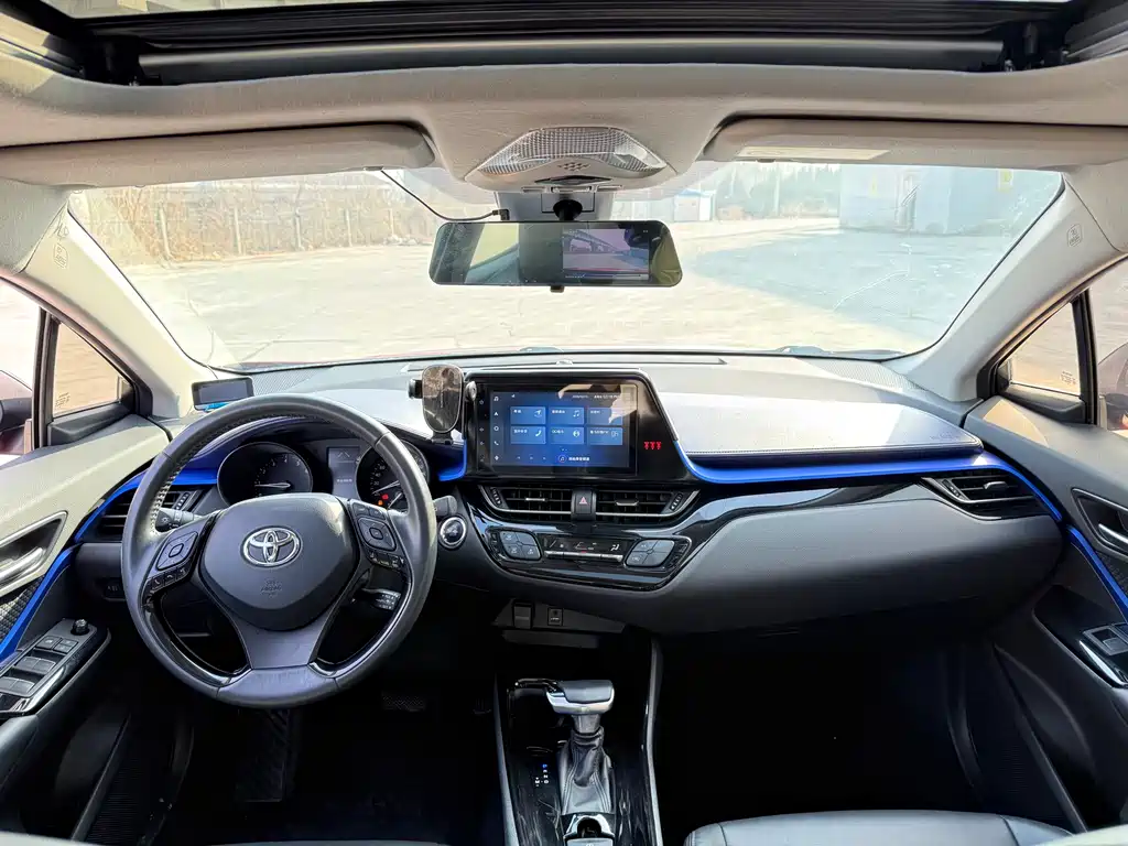 Toyota C-HR — фото 10