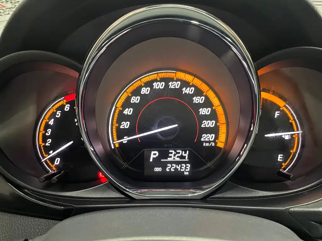 Toyota Yaris L — фото 11