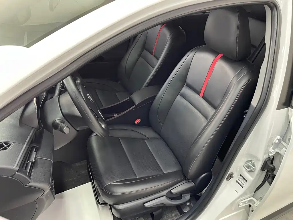 Toyota Yaris L — фото 13