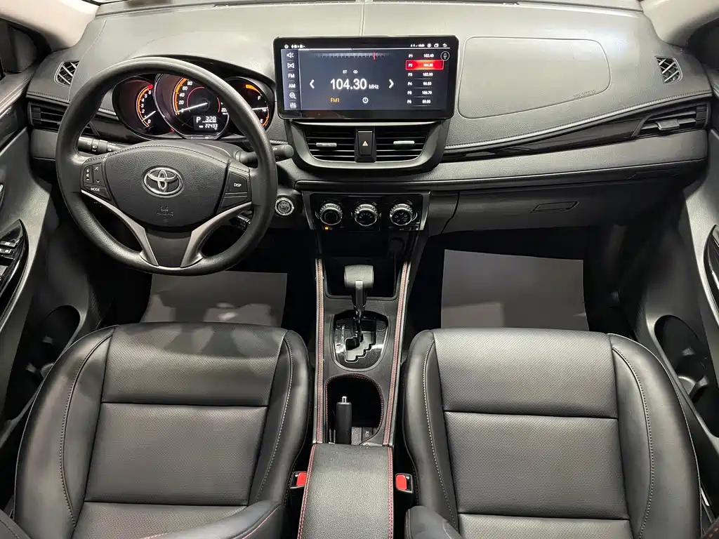 Toyota Yaris L — фото 15