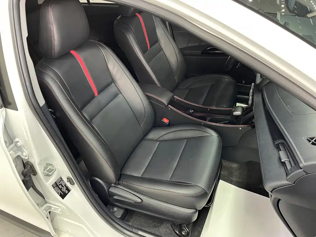 Toyota Yaris L — фото 21