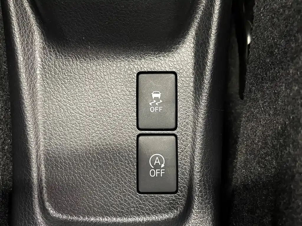 Toyota Yaris L — фото 24