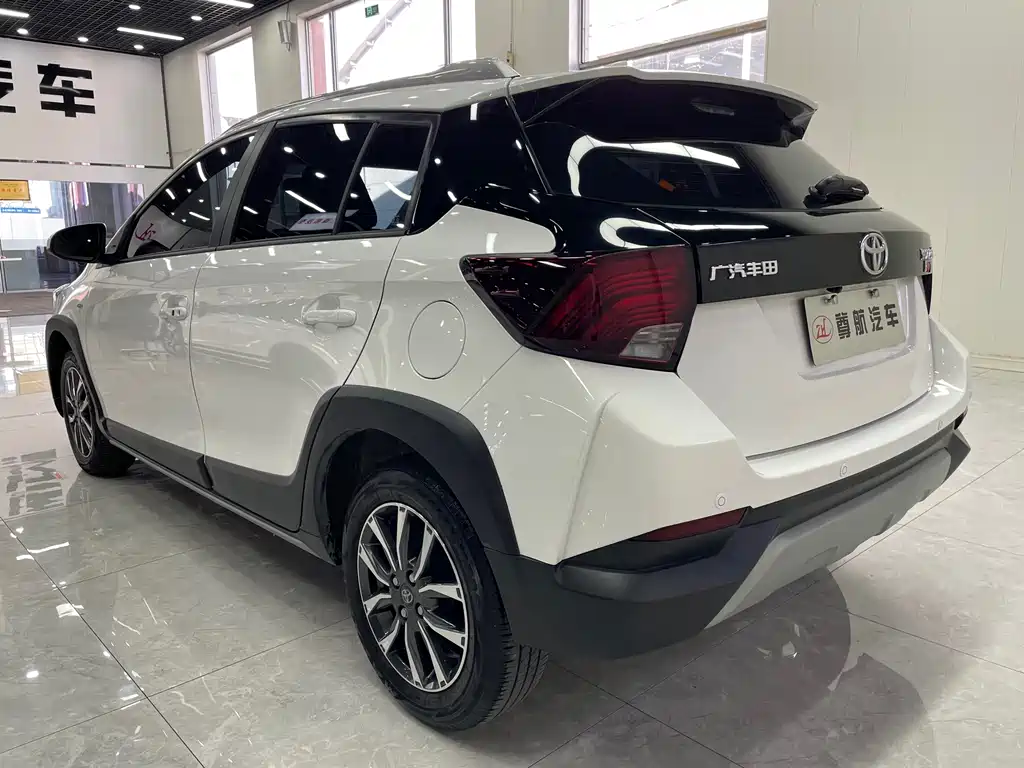 Toyota Yaris L — фото 6
