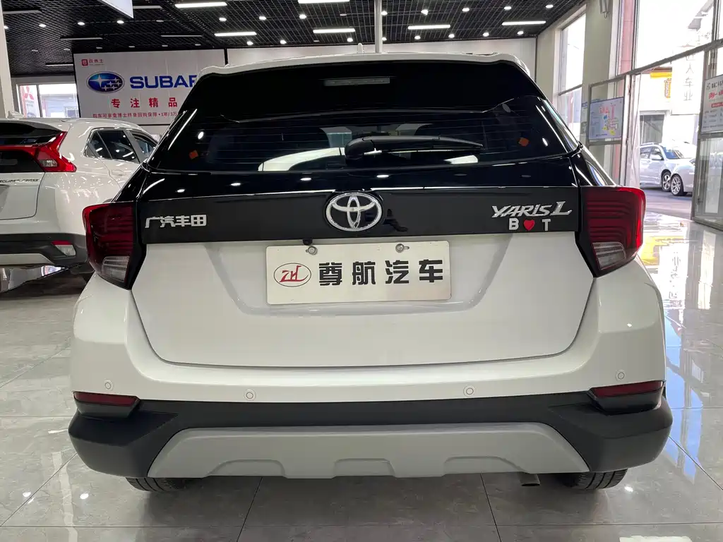 Toyota Yaris L — фото 7