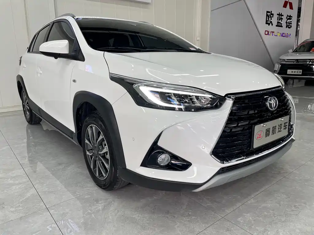 Toyota Yaris L — фото 10