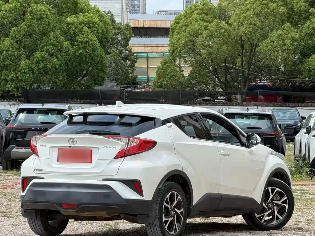 Toyota C-HR — фото 11
