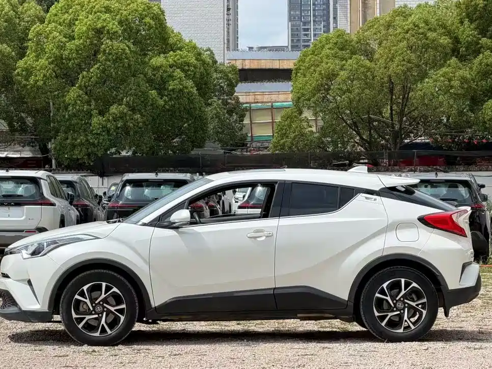 Toyota C-HR — фото 13