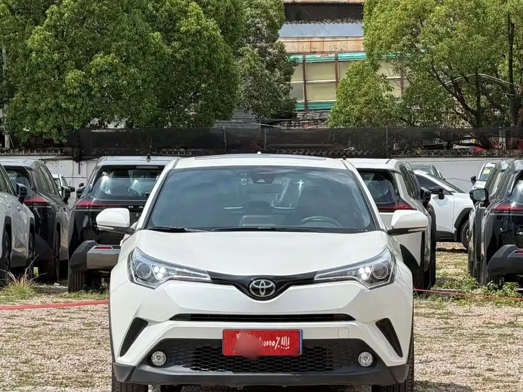 Toyota C-HR — фото 8