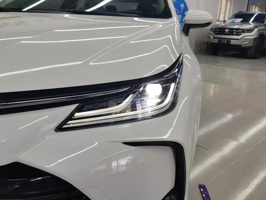 Toyota Corolla — фото 5