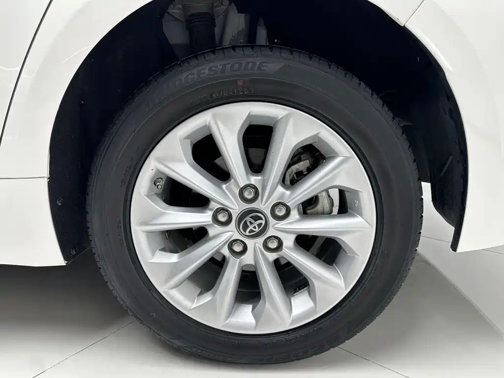 Toyota Corolla — фото 17