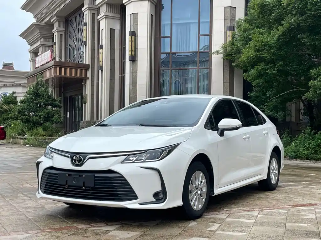 Toyota Corolla — фото 1