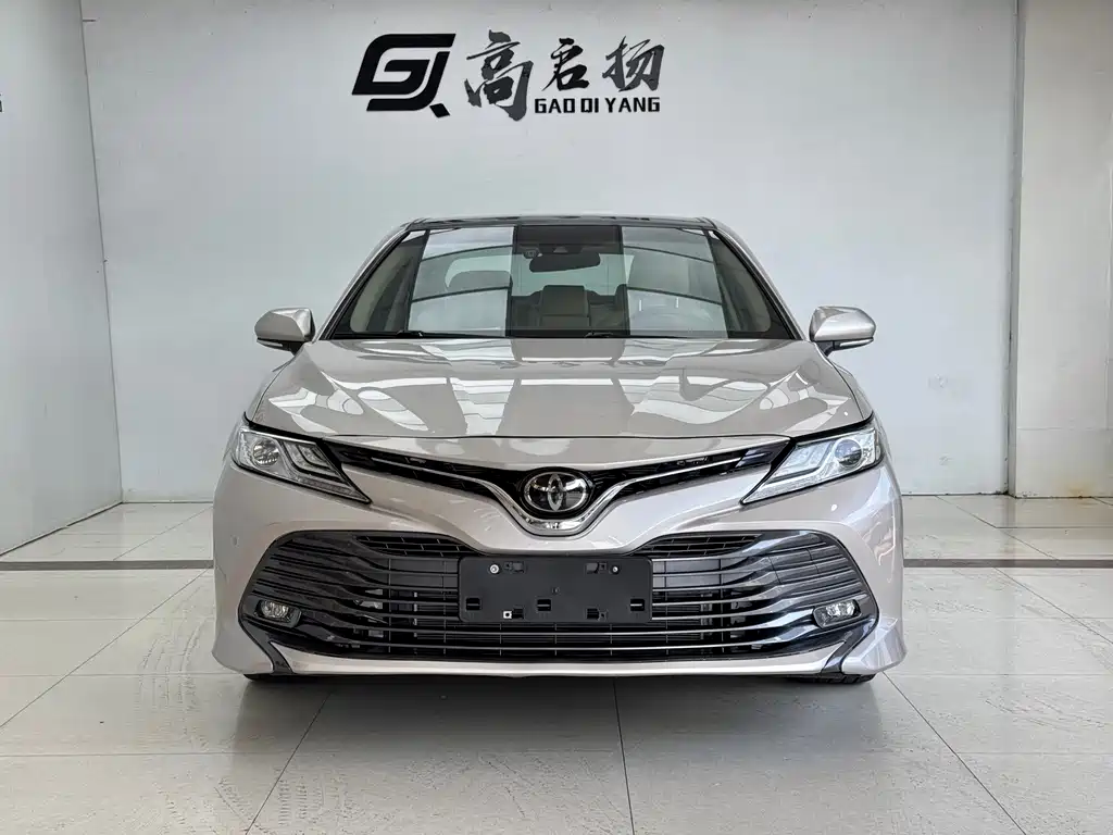 Toyota Camry — фото 2