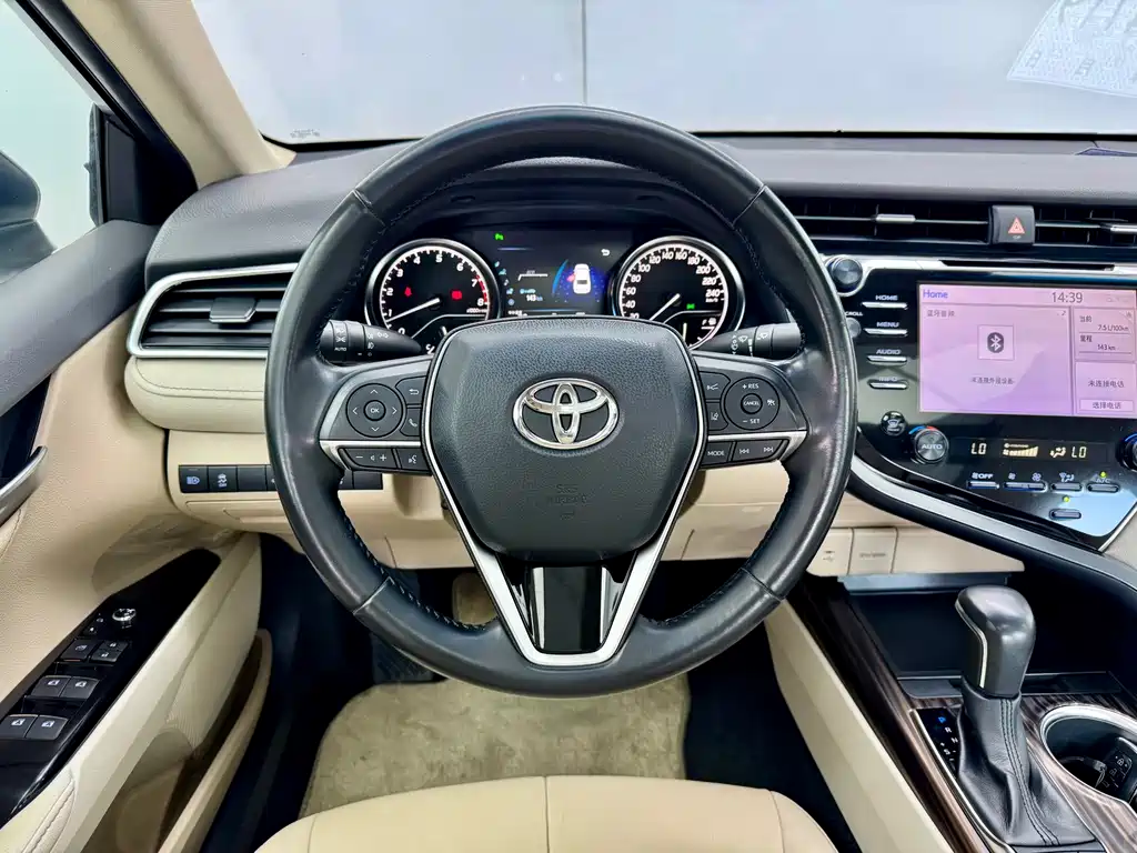 Toyota Camry — фото 17