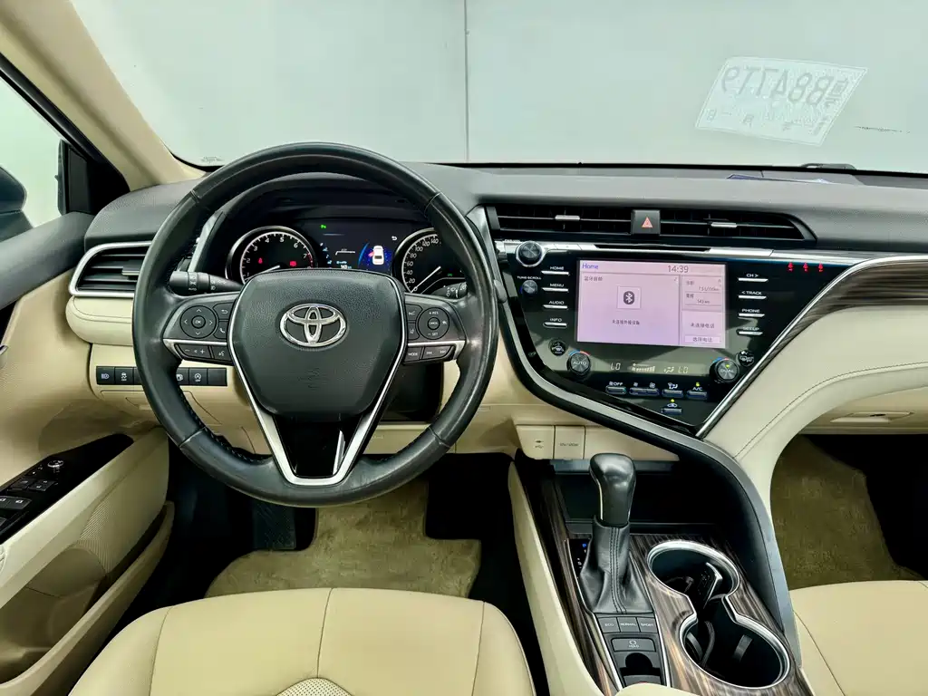 Toyota Camry — фото 18