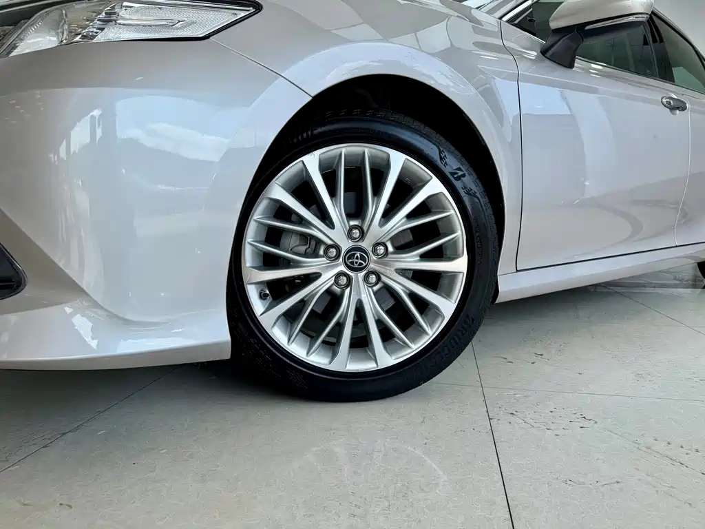 Toyota Camry — фото 20