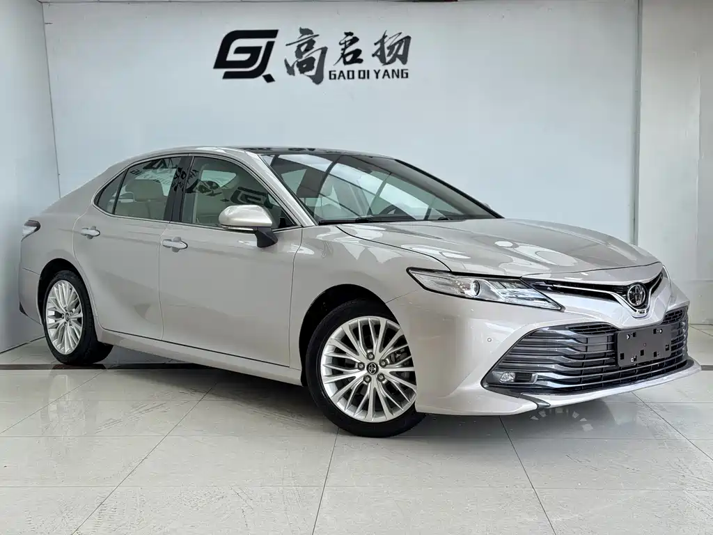 Toyota Camry — фото 3