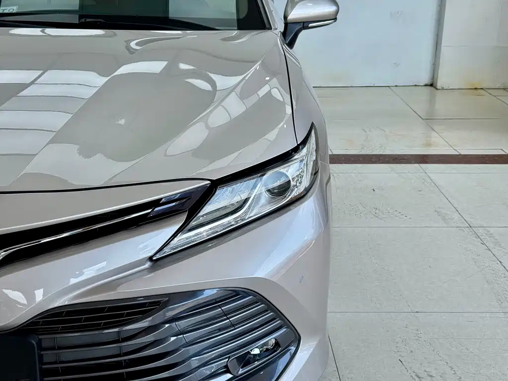 Toyota Camry — фото 4