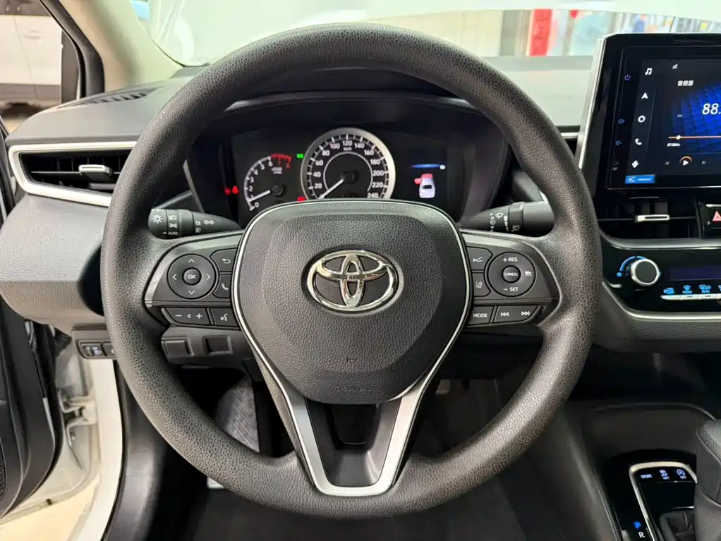 Toyota Corolla — фото 11