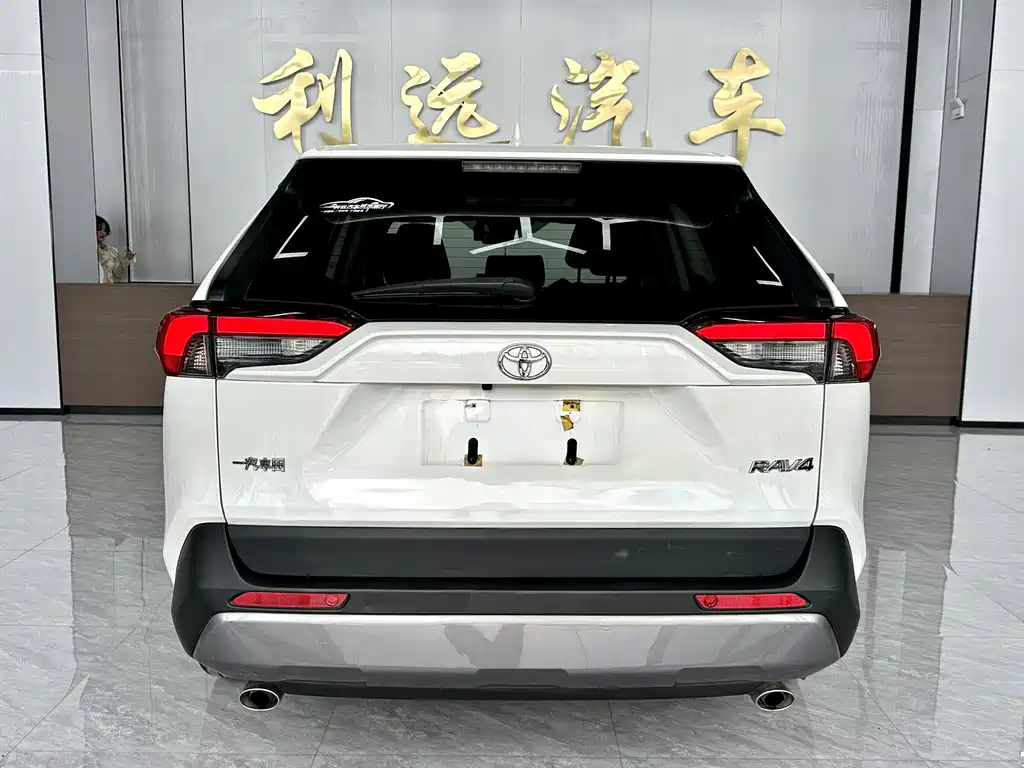 Toyota RAV4 — фото 13