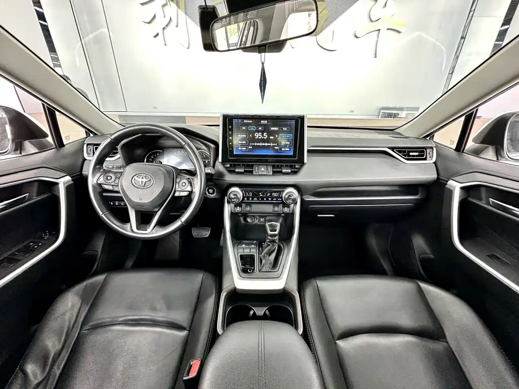 Toyota RAV4 — фото 9