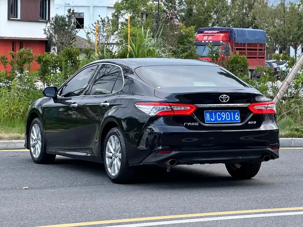 Toyota Camry — фото 11