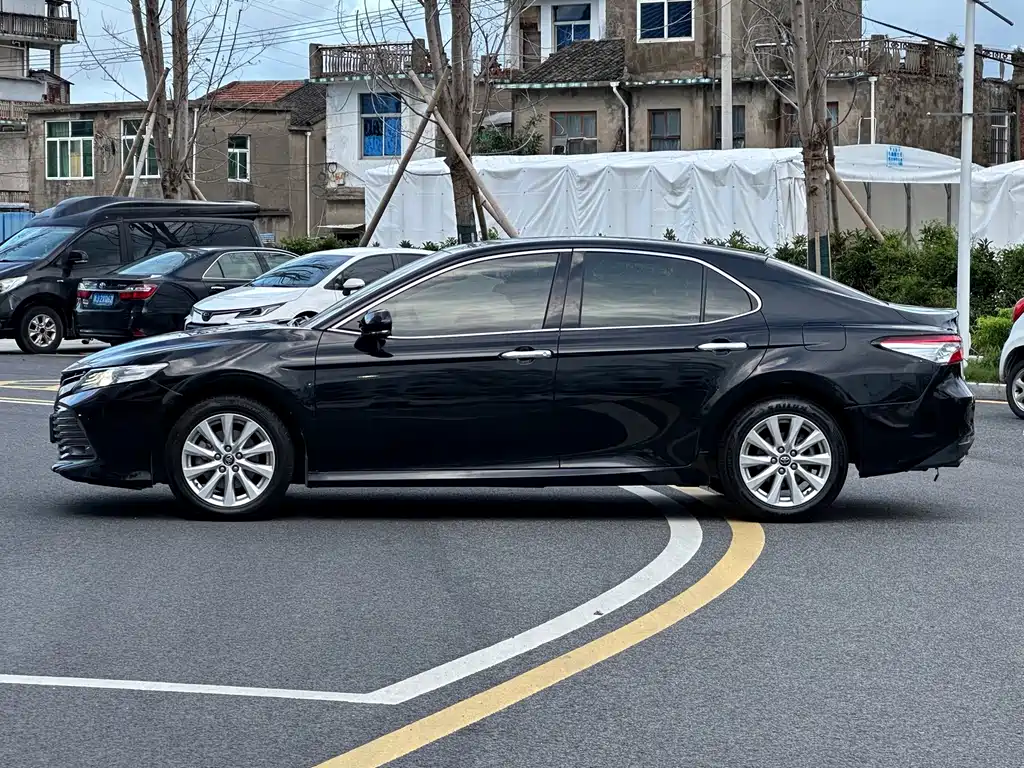 Toyota Camry — фото 7