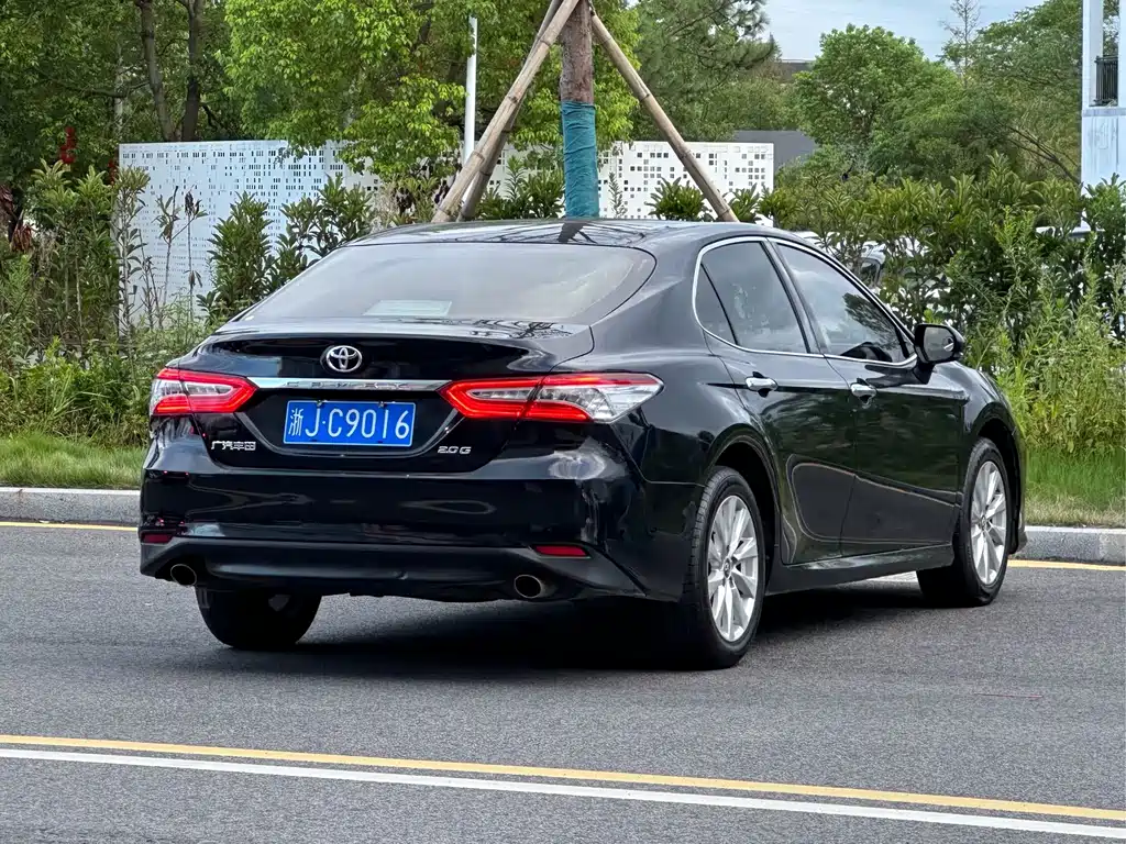 Toyota Camry — фото 10