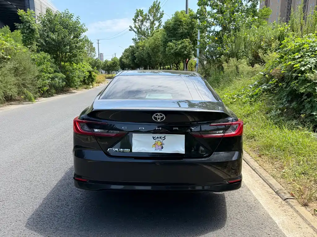 Toyota Camry — фото 13