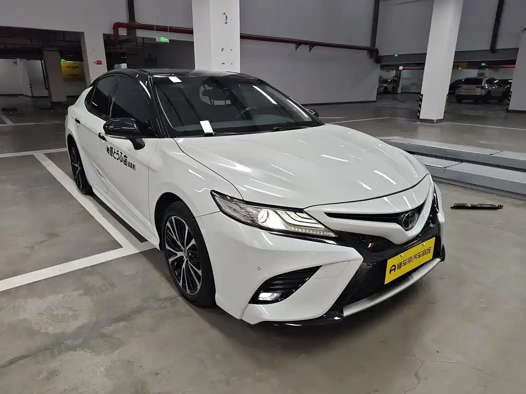 Toyota Camry — фото 6