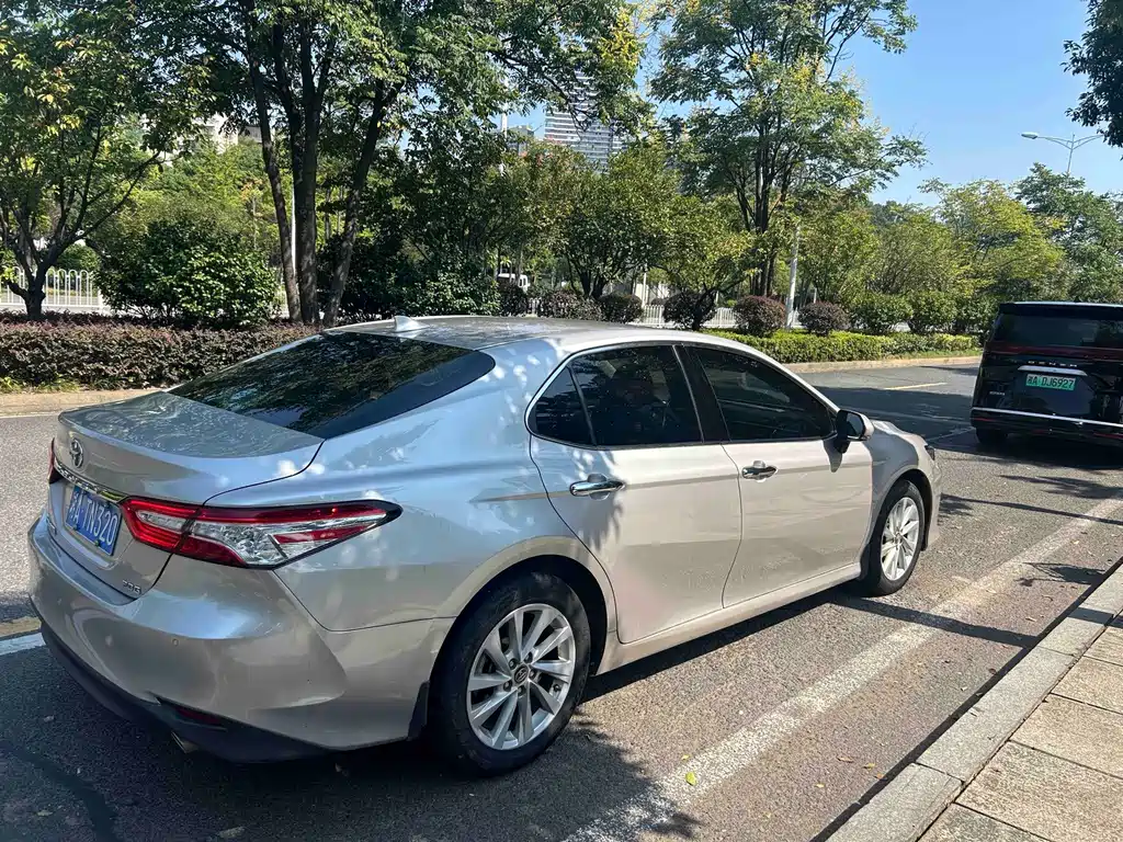 Toyota Camry — фото 6