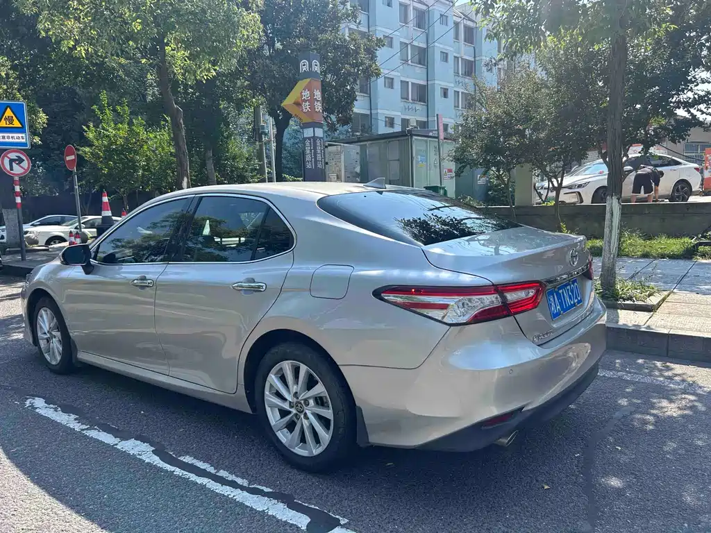 Toyota Camry — фото 8
