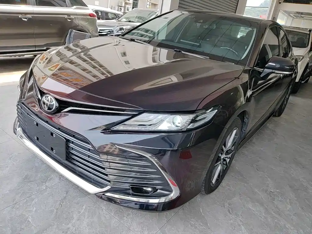 Toyota Camry — фото 2