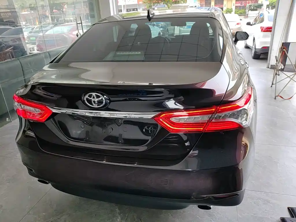 Toyota Camry — фото 4