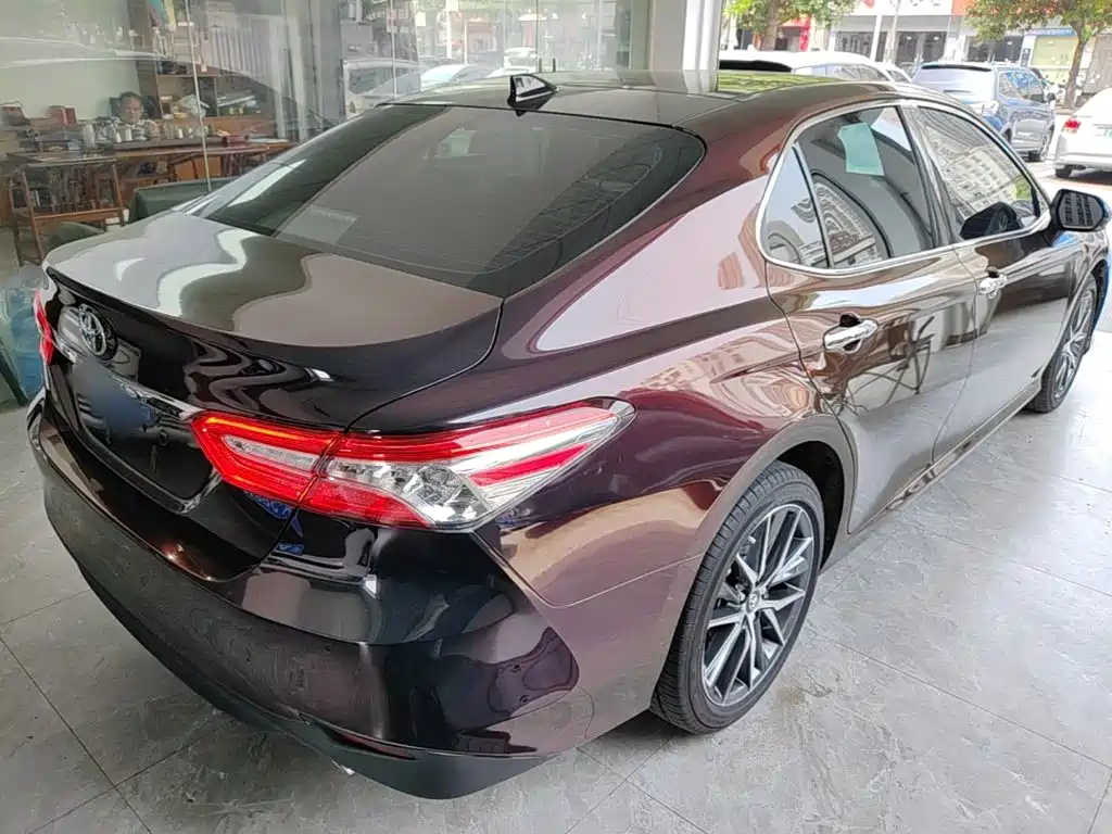 Toyota Camry — фото 5