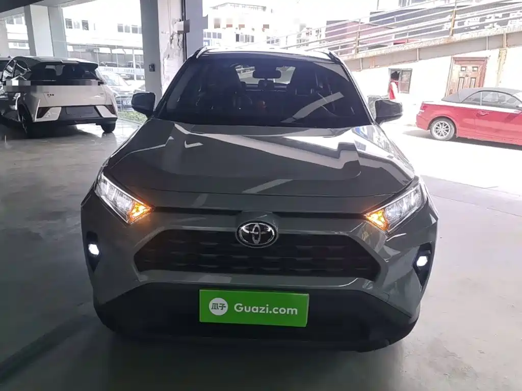 Toyota RAV4 — фото 3