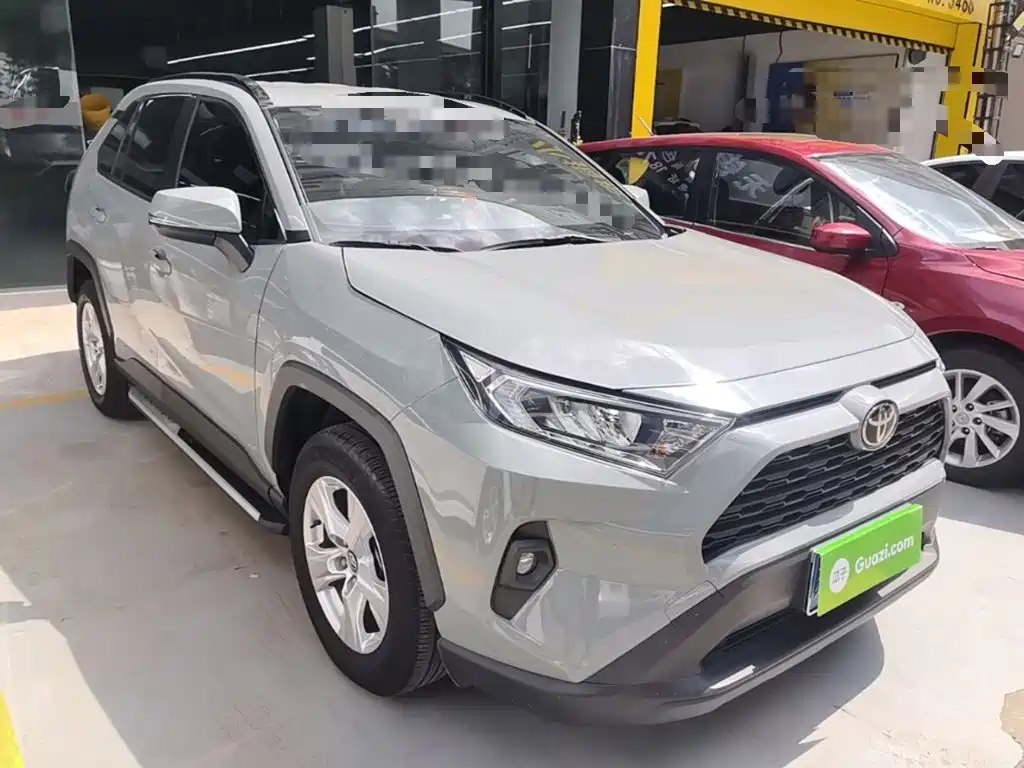 Toyota RAV4 — фото 4