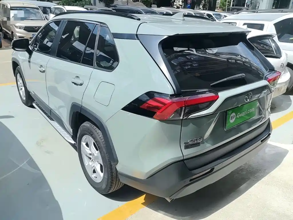 Toyota RAV4 — фото 5