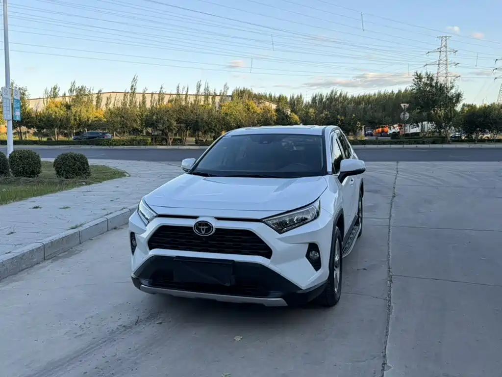 Toyota RAV4 — фото 2